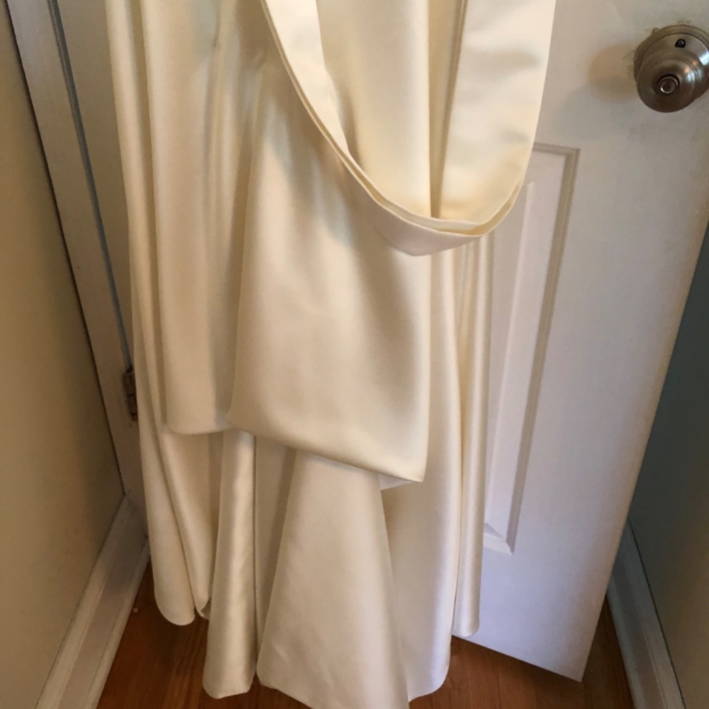 Wedding Dress - Picture 4 of 6